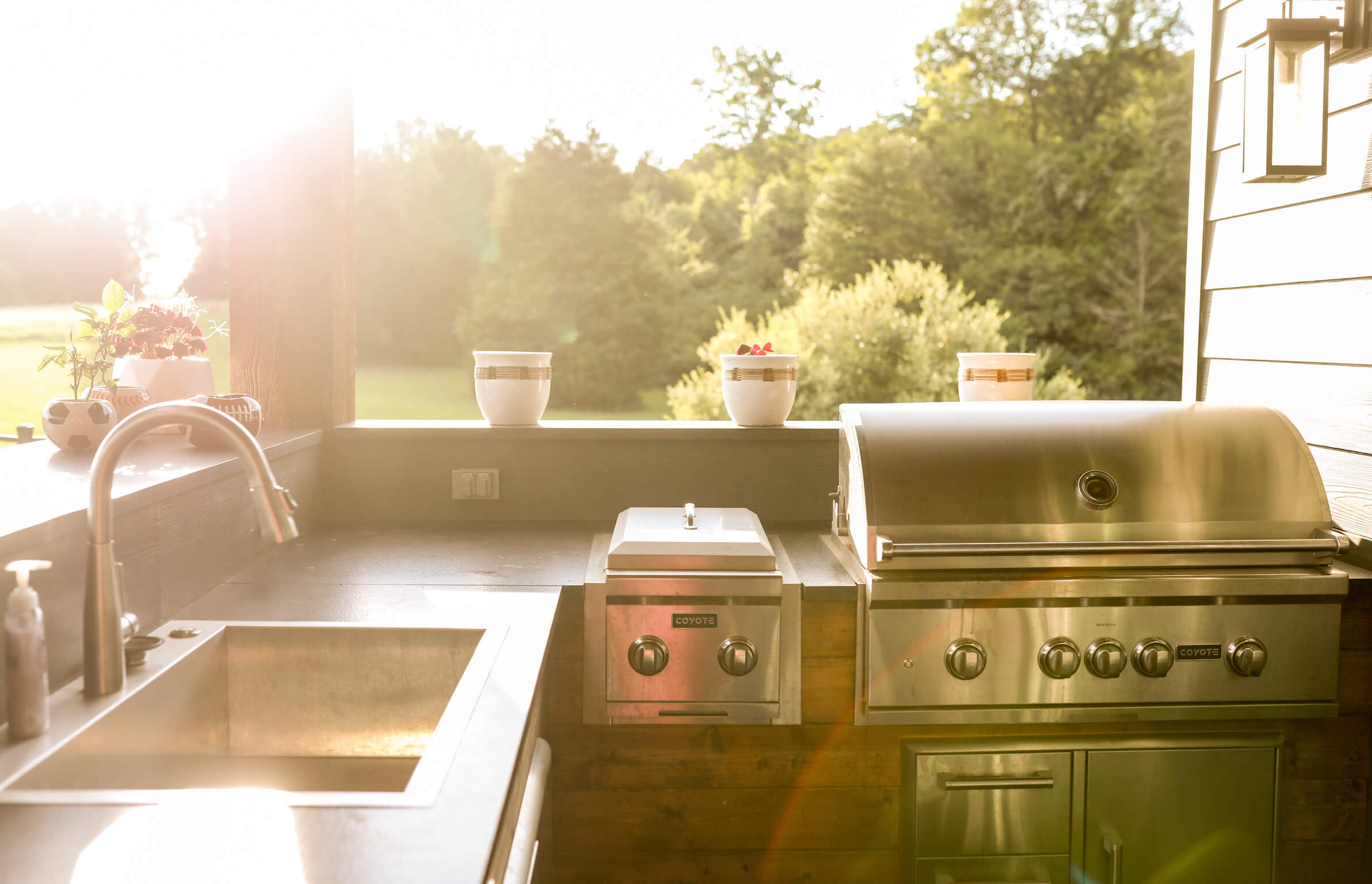 Outdoor Kitchen Design and Construction by Avant Gardens and Hardscapes